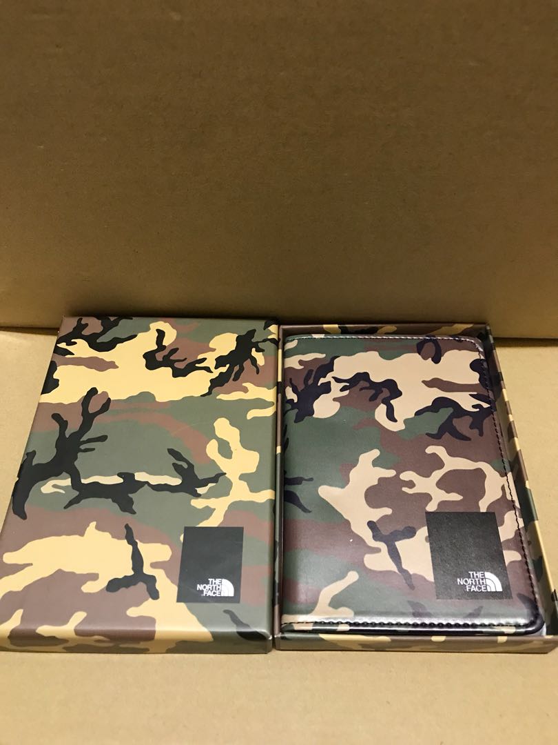 全新 North Face passport case, 男裝, 袋, 腰袋、手提袋、小袋 Carousell