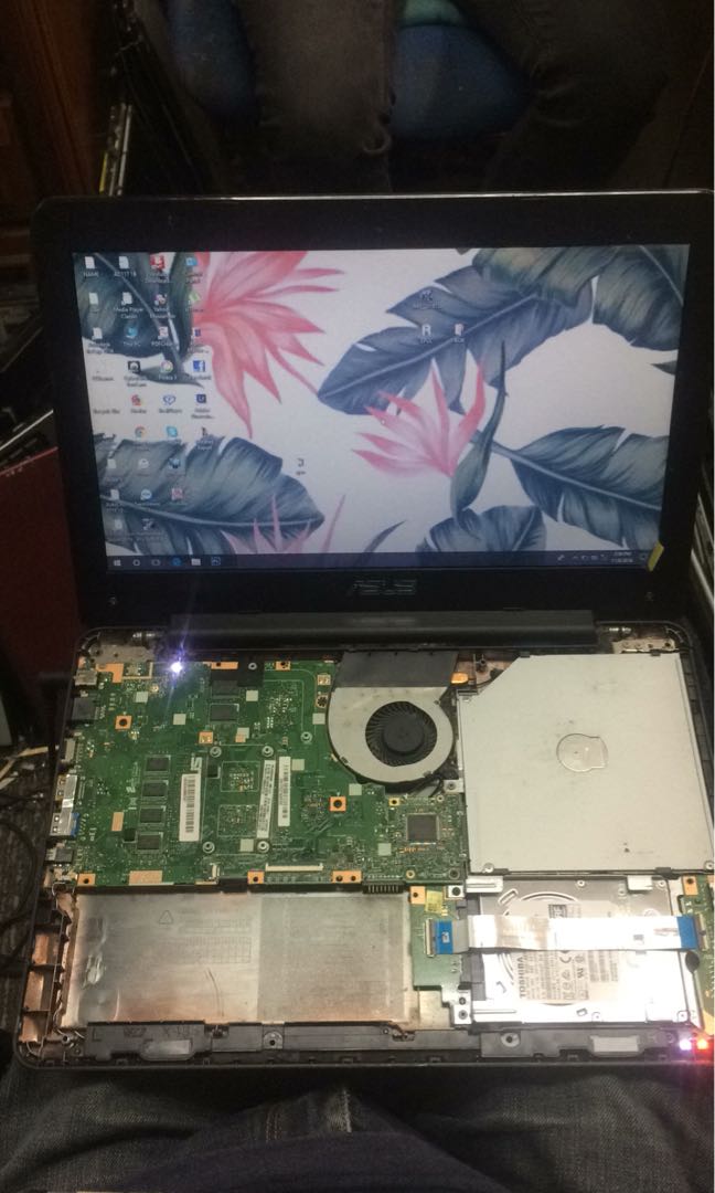 asus laptop on but no display