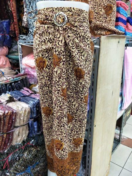 Batik Sarung Kebaya Style Women S Fashion Muslimah Fashion Dresses On Carousell