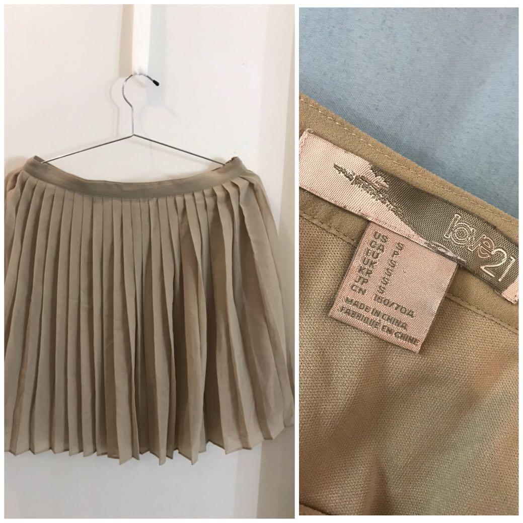 Bottoms (F21, H&M) (Category: Other Bottoms) located in Pasig City. Submitted by misstthings (Listing ID 198476651, Image 1). Description: Pre-loved/ Brand New Bottoms Decluttering 150 each, or take 3 for 400 1. F21 skirt, us s 2. Divided by H&M BNWOT skirt, s 3. Nine to five skirt, XS 4. F21 shorts, XS 5. F21 shorts, 28 Mop: BPI or BDO Shipping c/o buyer OR Meet up: Capitol commons or Taft ave PIOG.