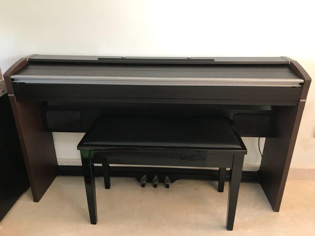 Casio PX700 Privia Digital Piano, Hobbies & Toys, Music & Media