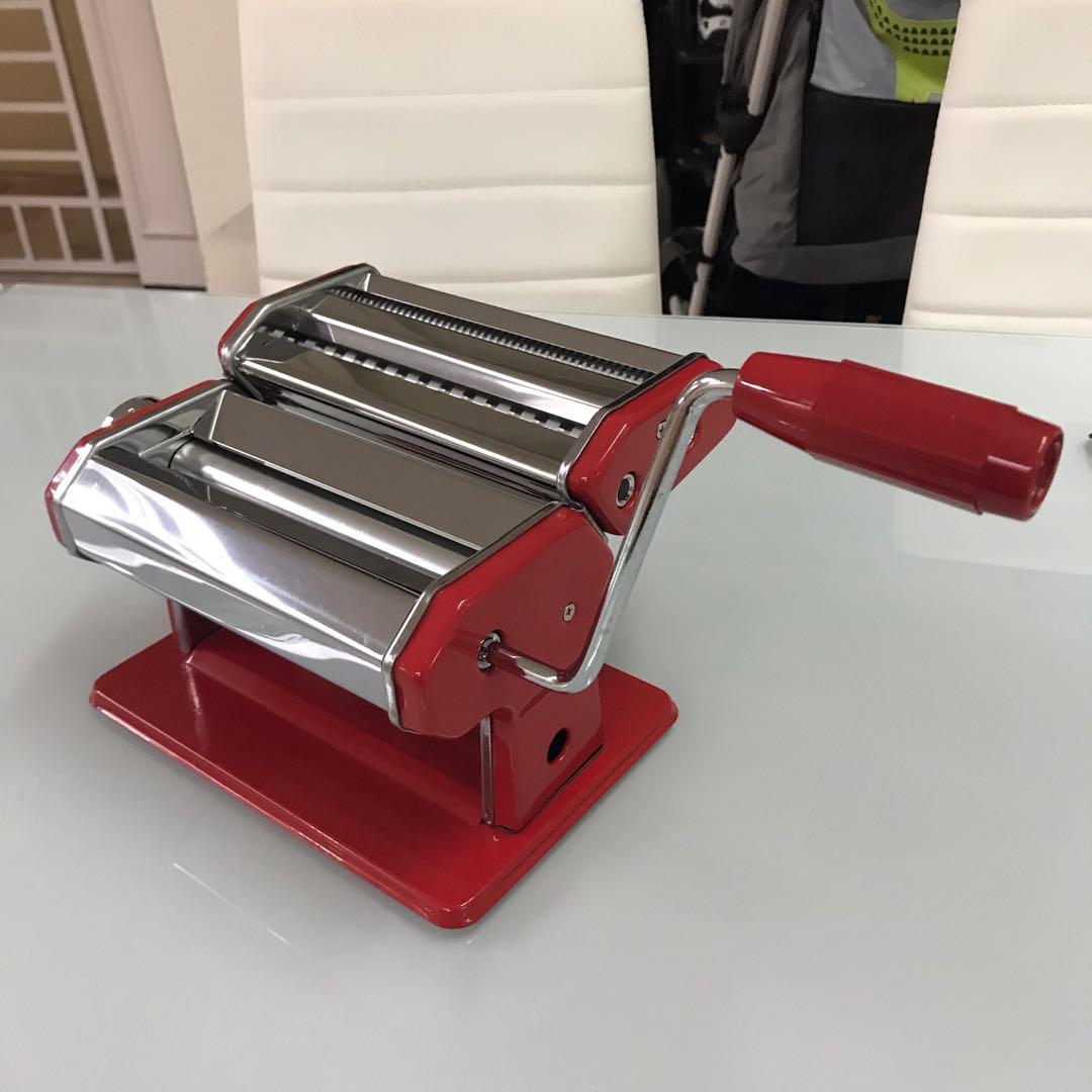 dø Gå i stykker I navnet Jamie Oliver Pasta Machine Red, TV & Home Appliances, Kitchen Appliances,  Coffee Machines & Makers on Carousell