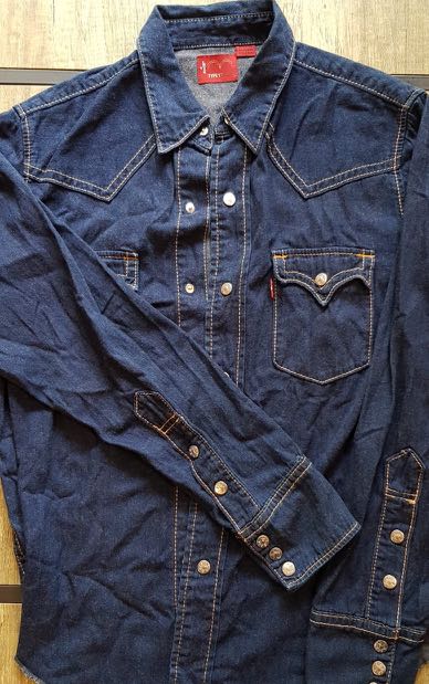 levi's jeans and shirt