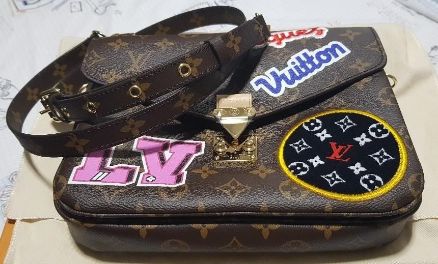 Louis Vuitton Easy Pouch On Strap Arizona Beige in Cowhide Leather with  Gold-tone - US