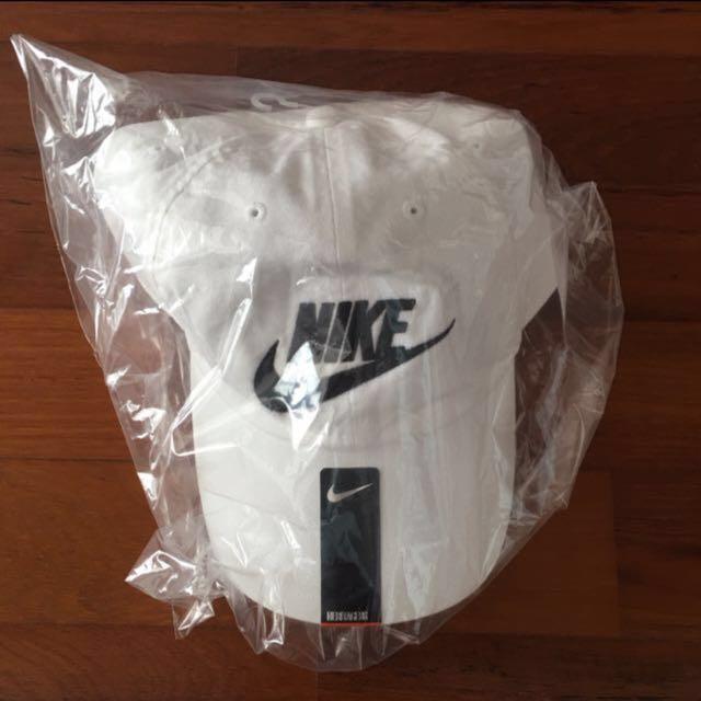 Nike swoosh cap, Men's Fashion, Watches & Accessories, Caps & Hats on  Carousell