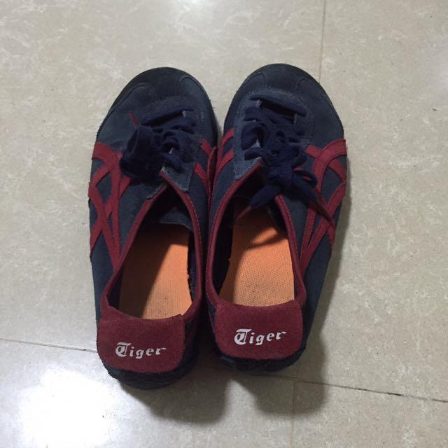 Onitsuka Tiger Blue And Red Stripes (Category: Dress Shoes) located in Singapore. Submitted by john.dae (Listing ID 105445146, Image 2). Description: 8/10 Size : 7.5.