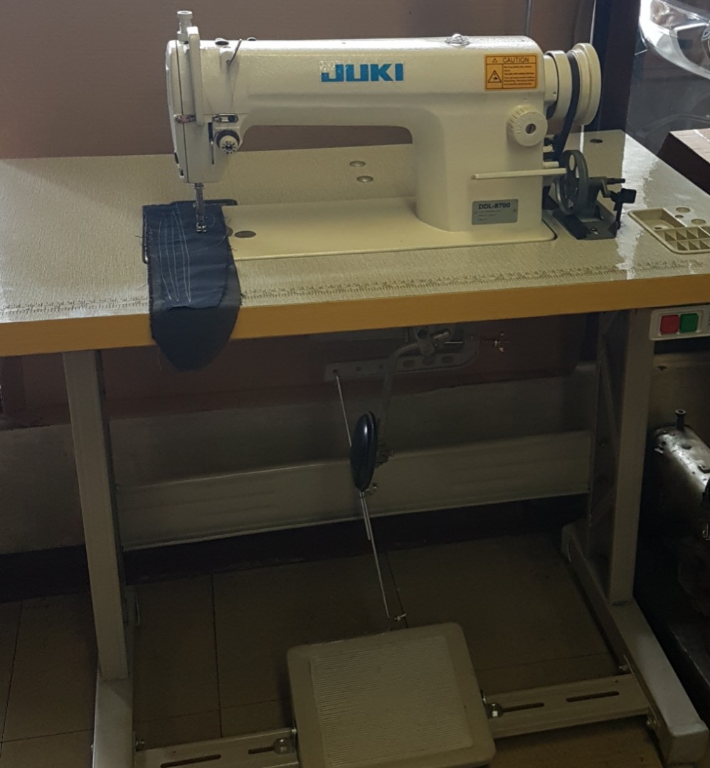 ORIGINAL JUKI HI-SPEED 8700 SELF OILING SEWING MACHINE, COMPLETE SET