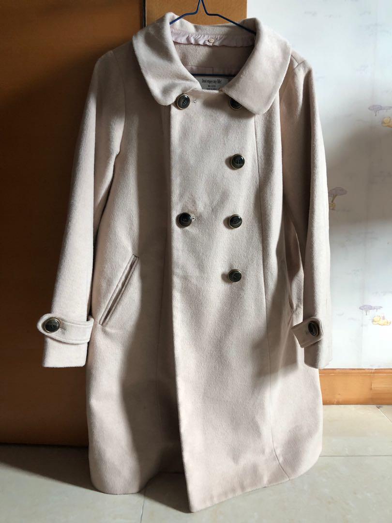Winter jacket （分類：外套及戶外衣服）位於 Hong Kong。 由 maobelee 提交（商品編號 198525963，圖片 1）。簡介： Suitable for women size s-m Pale pink colour Detachable collar Thanks。
