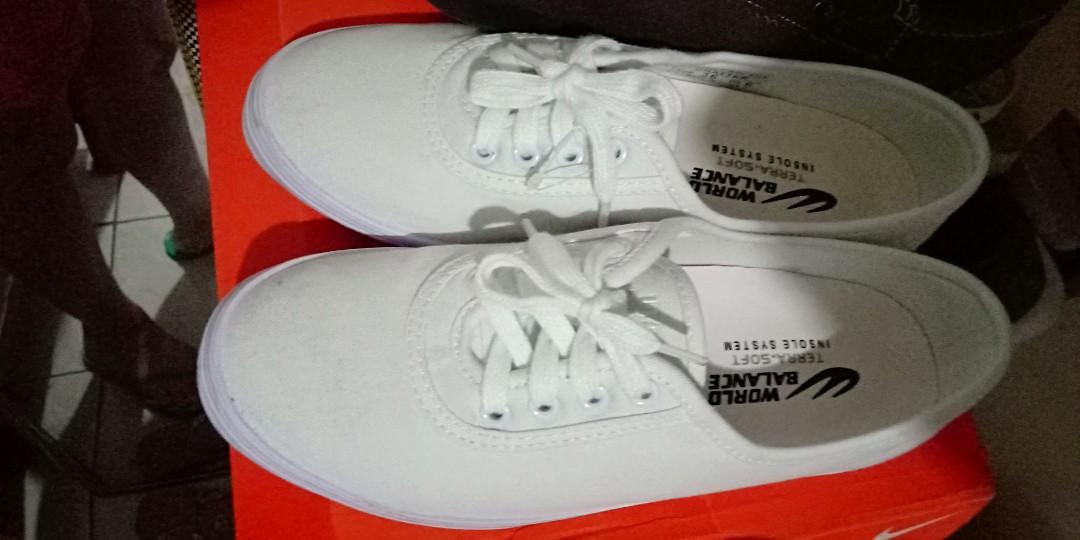 world balance white shoes for ladies