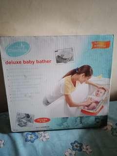 Deluxe baby bather