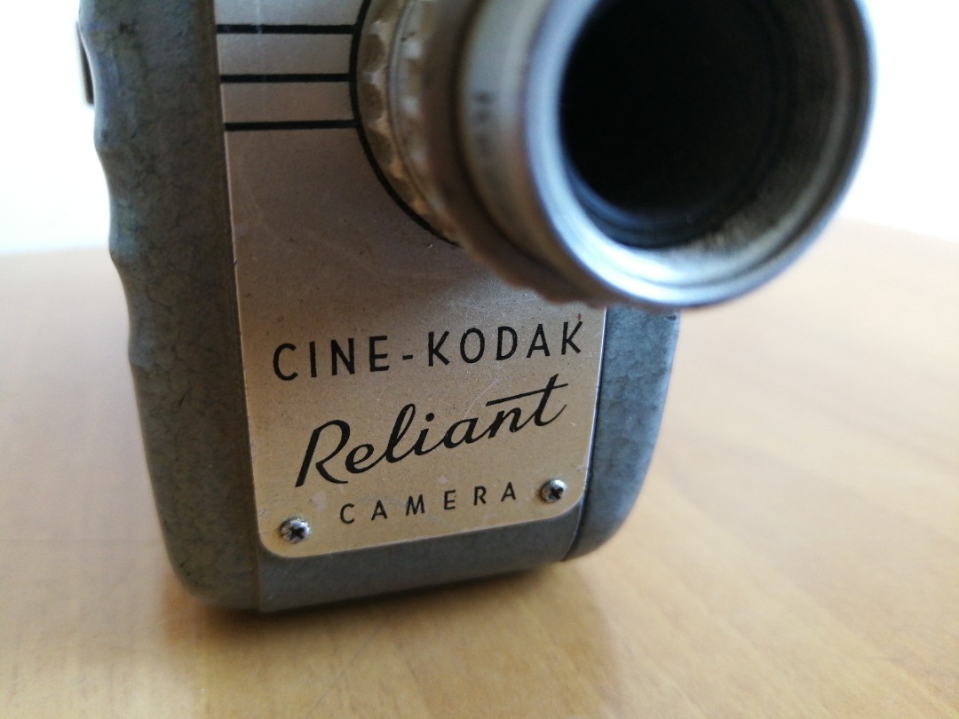1960s-cine-kodak-reliant-8-mm-movie-camera-carousell