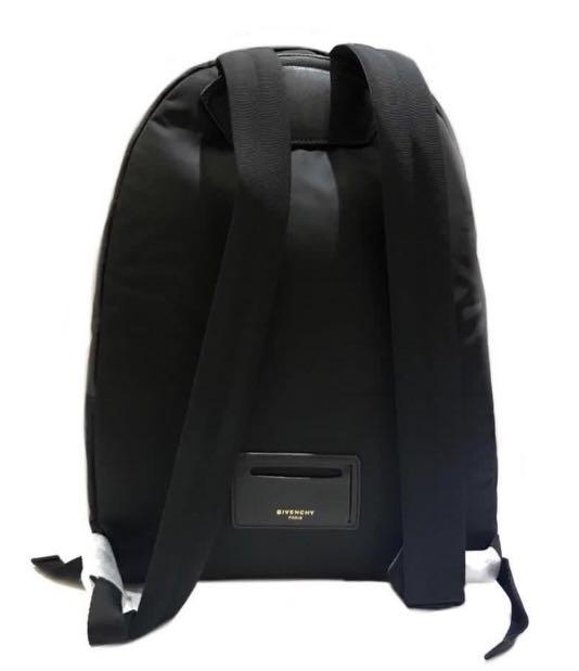 Givenchy Backpack （分類：手袋及銀包）位於 Hong Kong。 由 guccibb 提交（商品編號 198757092，圖片 2）。簡介： 99% new Givenchy Backpack 背囊。