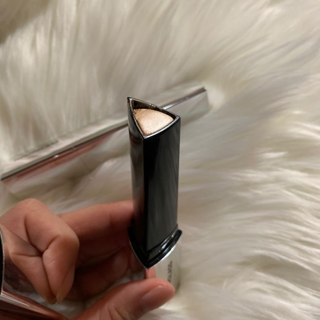Hourglass highlighter stick, 美容＆化妝品, 皮膚護理, 化妝品 Carousell