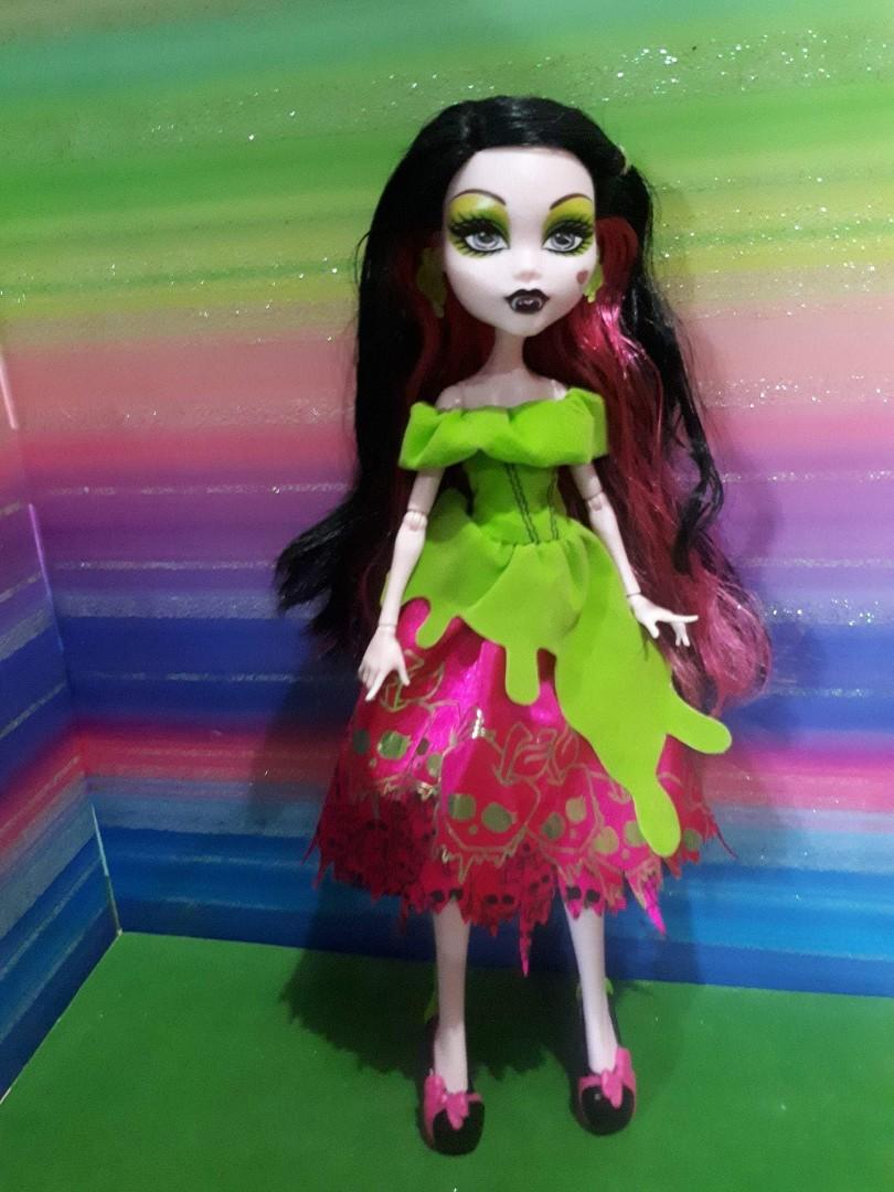Monster High Draculaura Snow Bite Doll, Hobbies & Toys, Toys 
