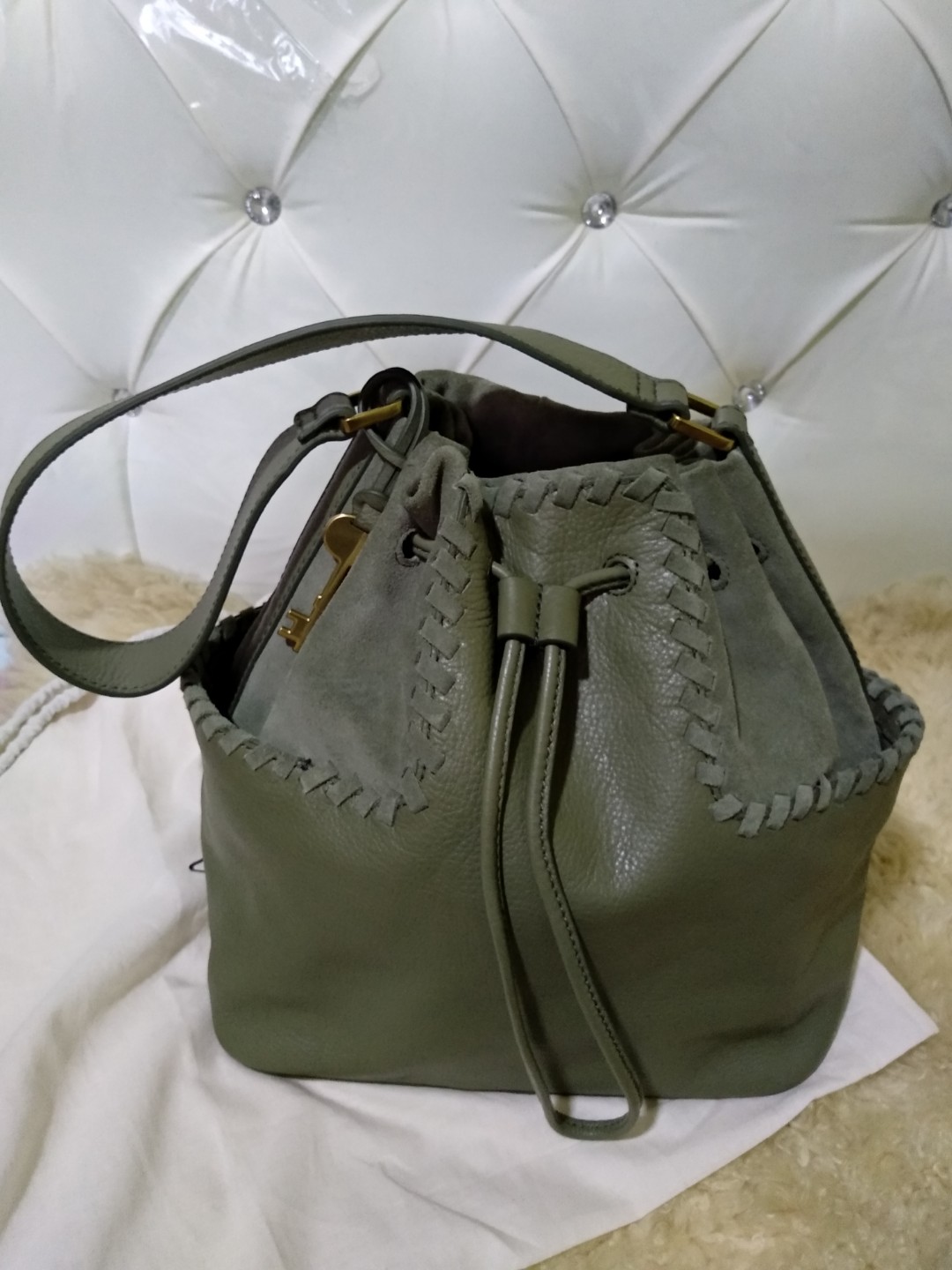 Fossil Cooper Bucket Bag Fesyen Wanita Tas Dompet di Carousell