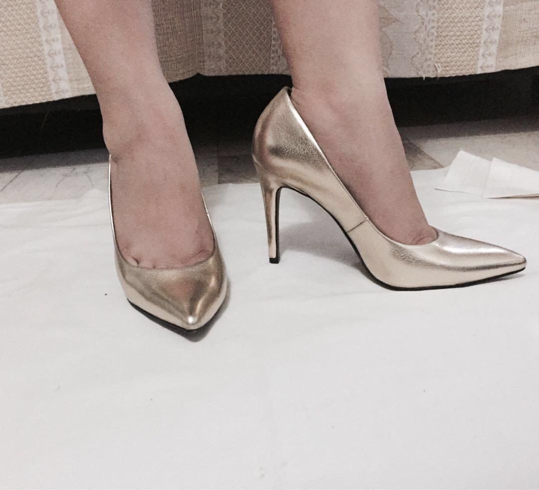 Gold pumps payless sales