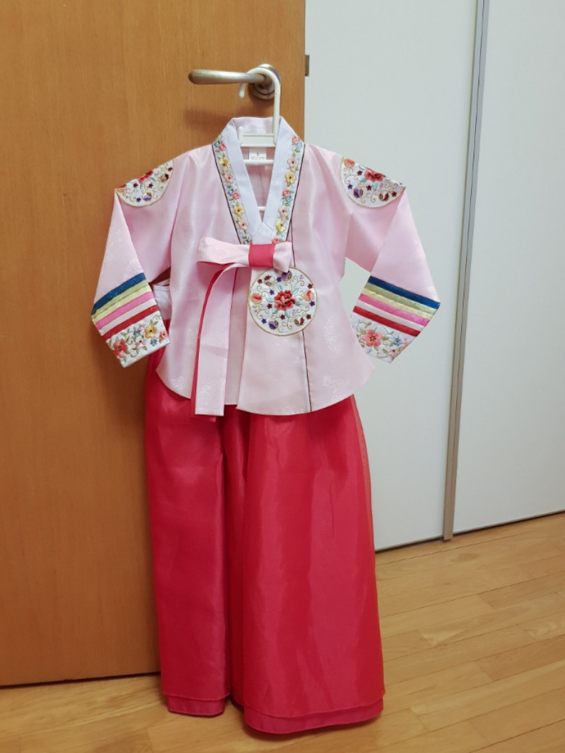 Korean hanbok dress size 5 suitable for 5 to 7 years old . Used