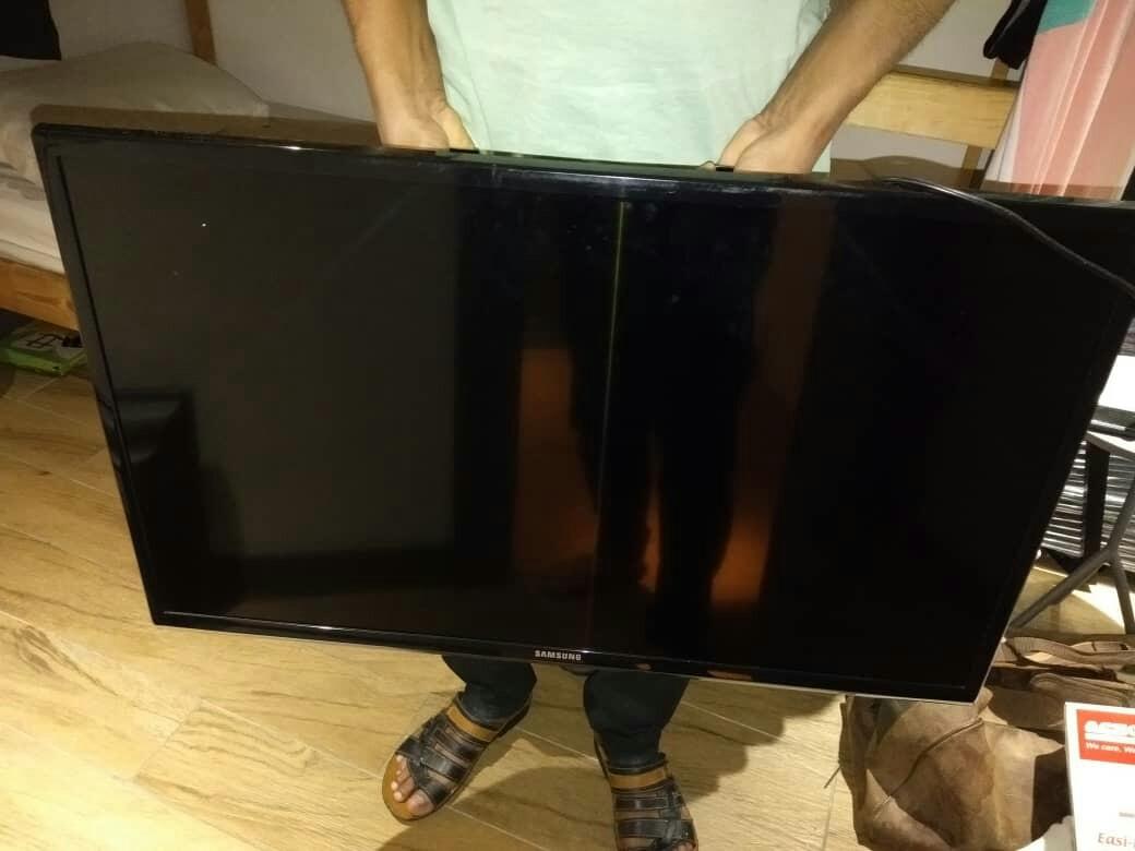 Nak Jual Tv Samsung Led Ada Dua Tv Tak Boleh On Jual Sebab Tak Pandai Repair Electronics Tvs Entertainment Systems On Carousell