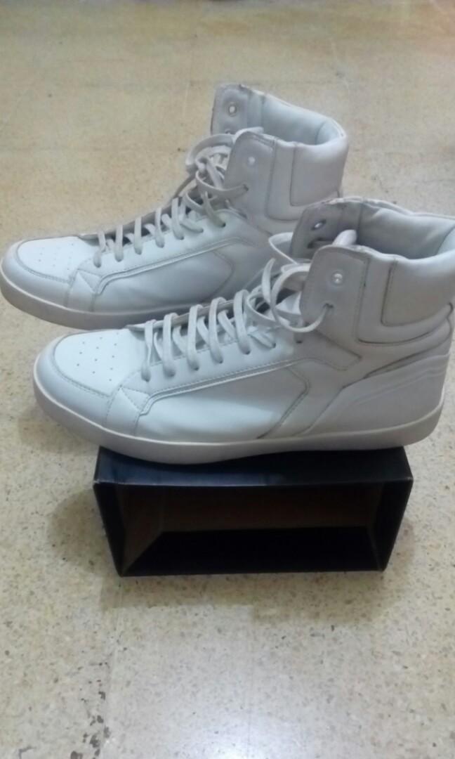 Sepatu Zara Man White Fesyen Pria Sepatu Sneakers Di Carousell