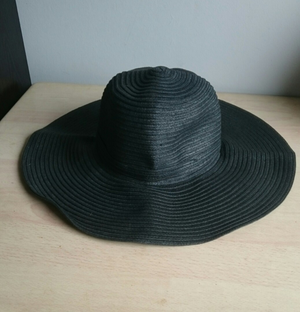 UNIQLO Wide Brim Straw Hat, Women's Fashion, Watches & Accessories