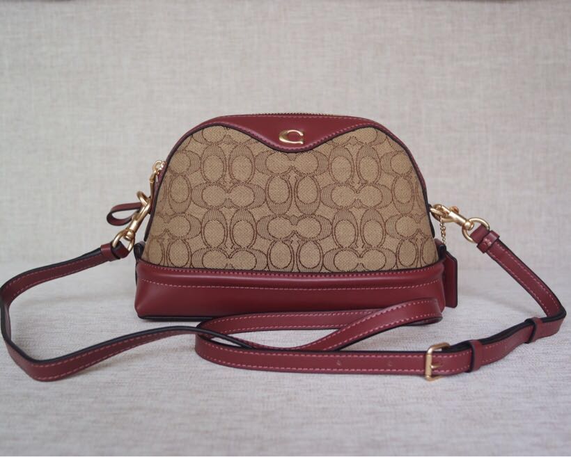 Ivie hobo in signature jacquard discount