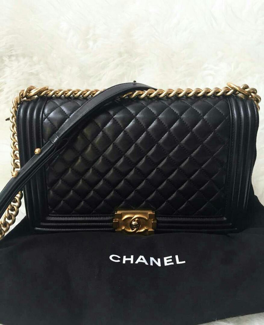 Chanel Boy black lamb ghw size 28 complete set jarang pake Seri 22, Bag,  db, holo, card