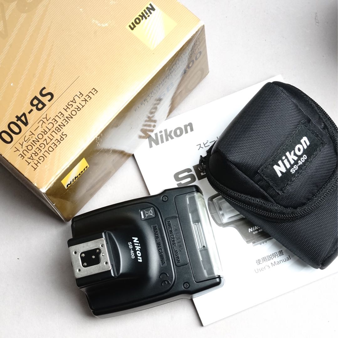 ⭐スピードライト Nikon SB-400⭐ストロボ 専用ケース付 Nikon SB-400 ストロボ 専用ケース付き Nikon SPEEDLIGHT SB-400