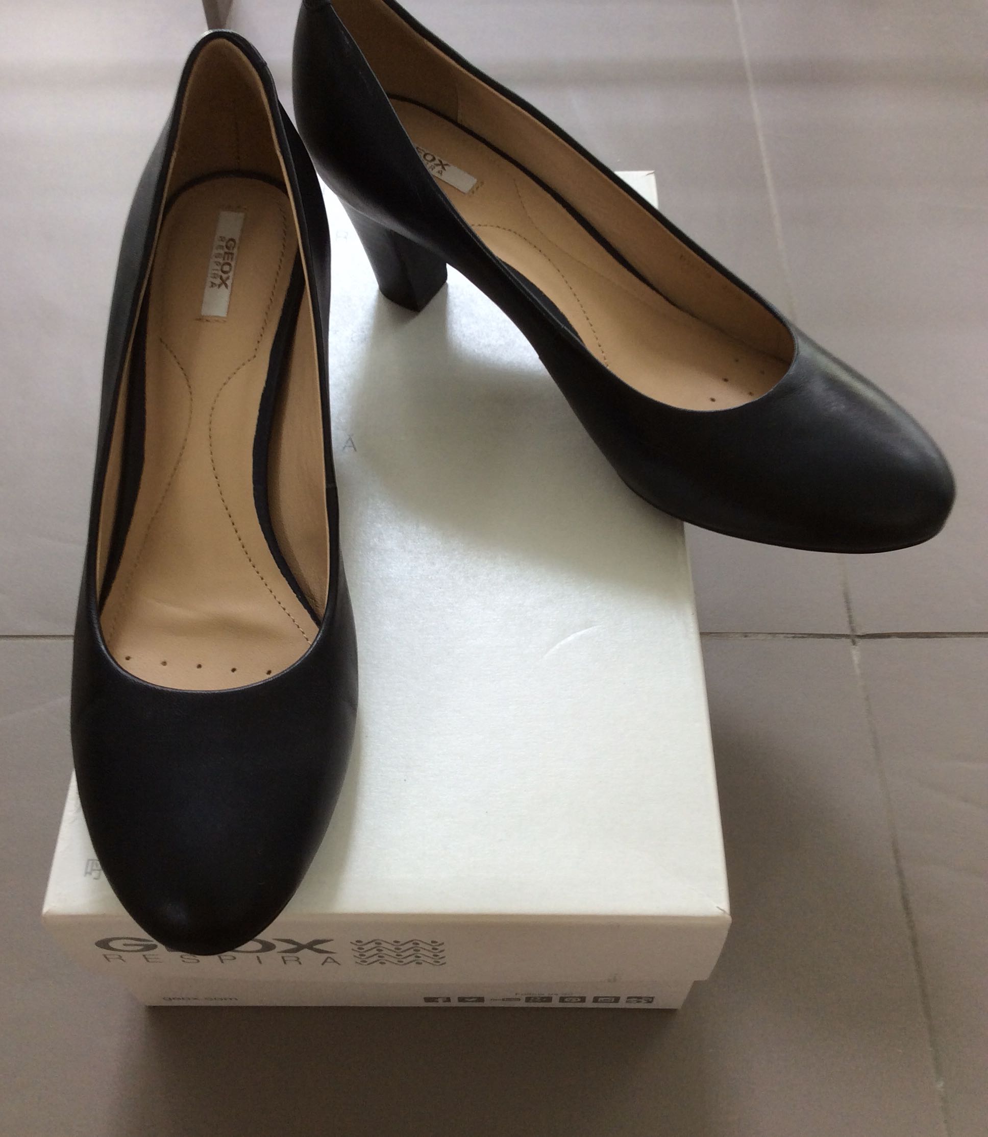geox black heels