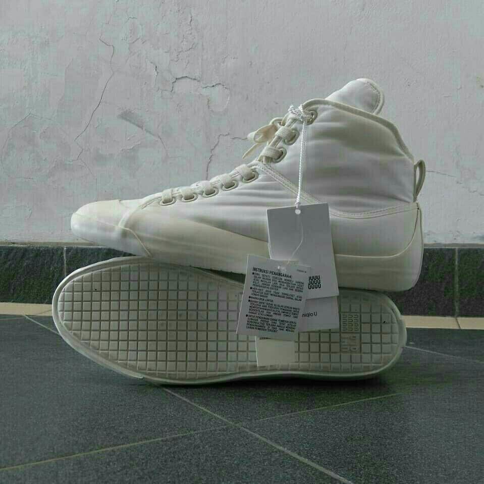 Sepatu Uniqlo Original Fesyen Wanita Sepatu Di Carousell