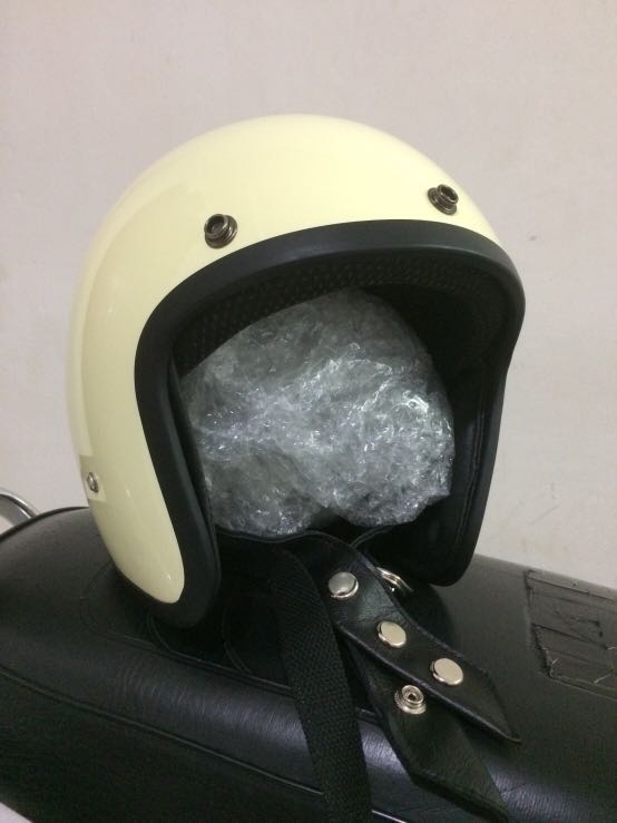 slim head helmet “broken white”, Motor di Carousell