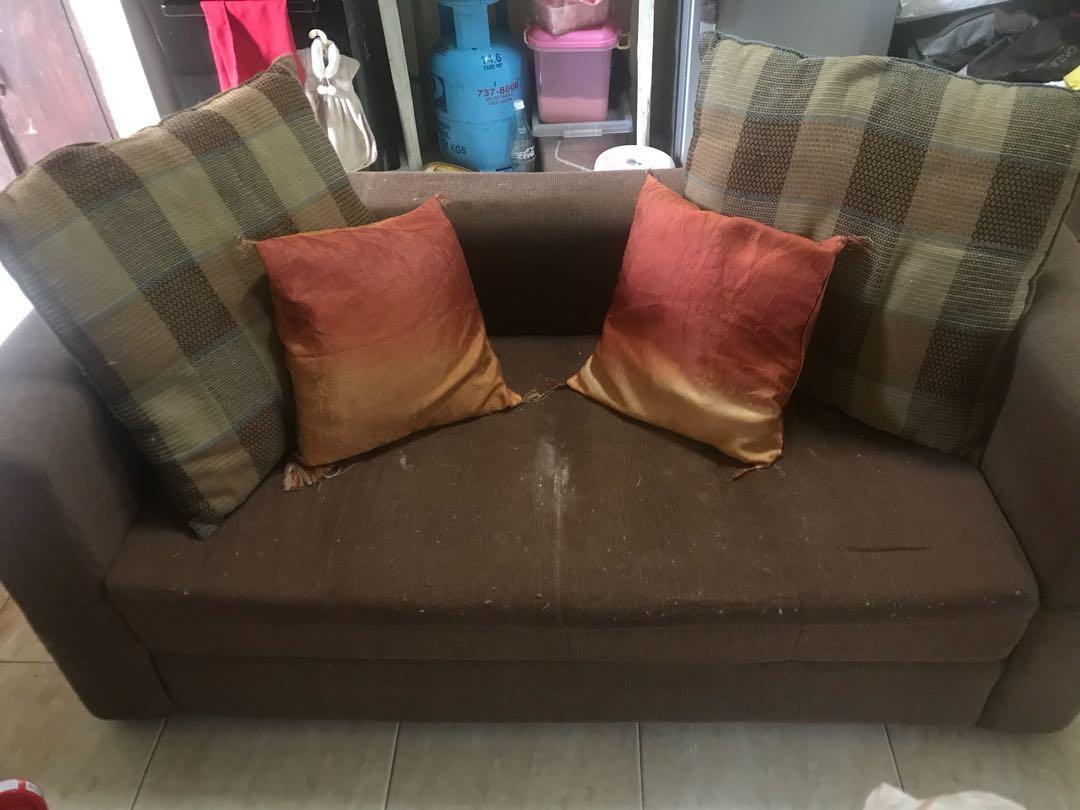 Sofa Set (Category: Sofas) located in Taguig. Submitted by charmingcharm (Listing ID 189938042, Image 2). Description: .