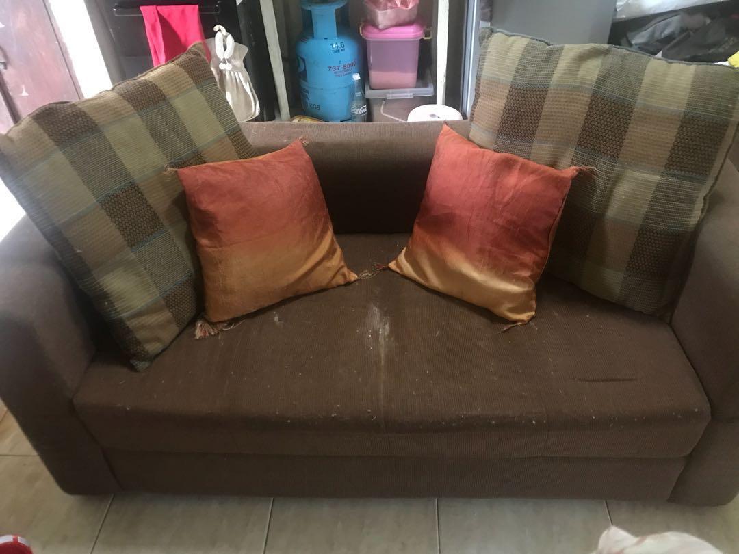 Sofa Set (Category: Sofas) located in Taguig. Submitted by charmingcharm (Listing ID 189938042, Image 1). Description: .