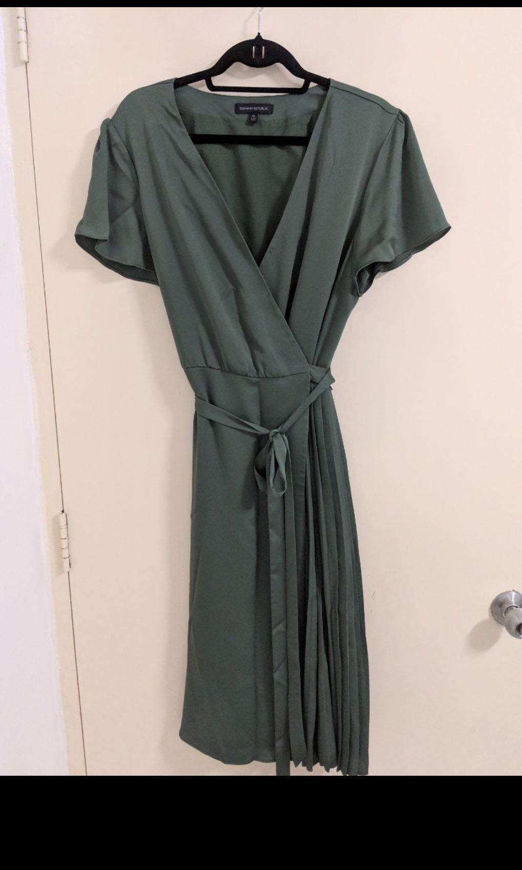banana republic green wrap dress