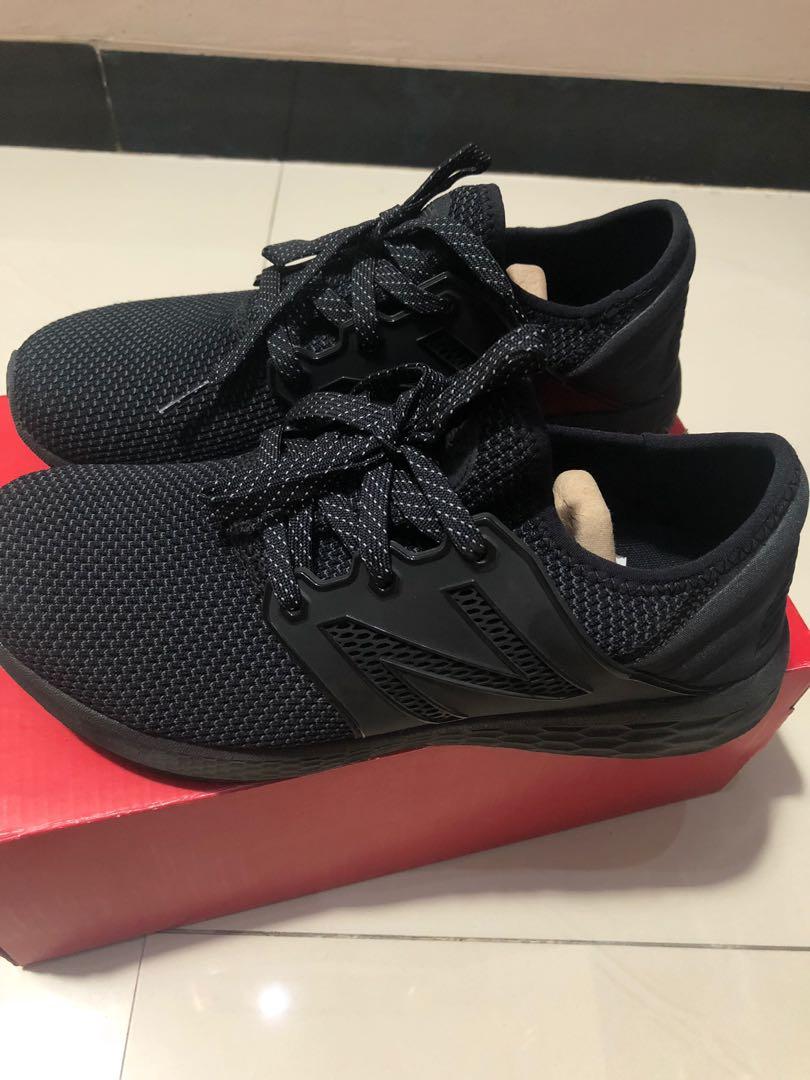 Fesyen Pria, Sepatu , Sneakers di Carousell