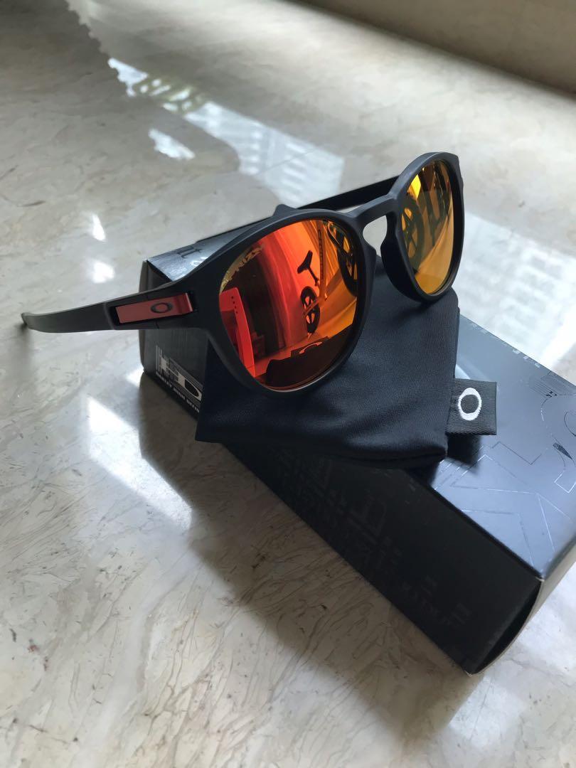 Oakley Latch Wood 2024 www.levitan