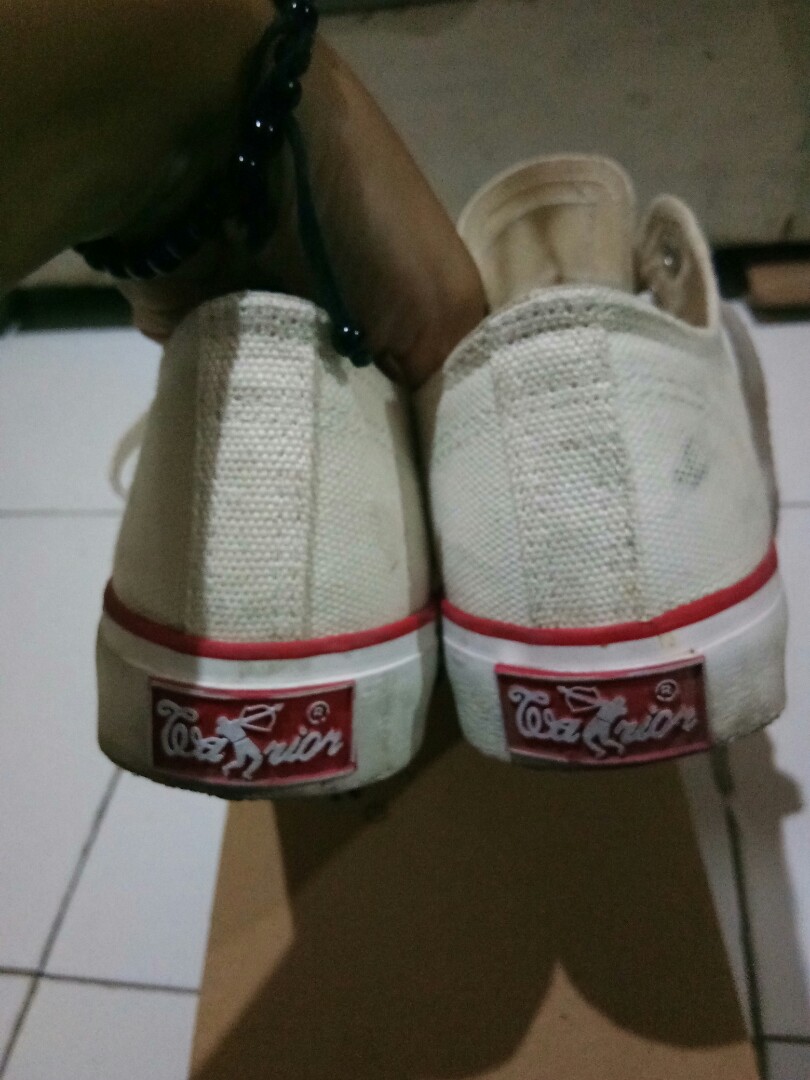 Sepatu Warrior Putih Fesyen Pria Sepatu Sneakers Di Carousell