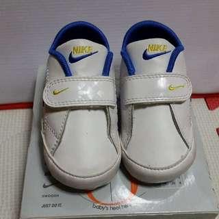 NIKE FIRST COURT INFANT CRIB SHOES