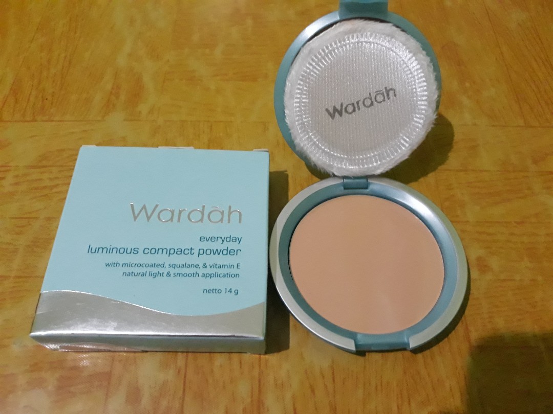 Bedak Compact Wardah Shade 03 Ivory New Kesehatan Kecantikan Rias Wajah Di Carousell