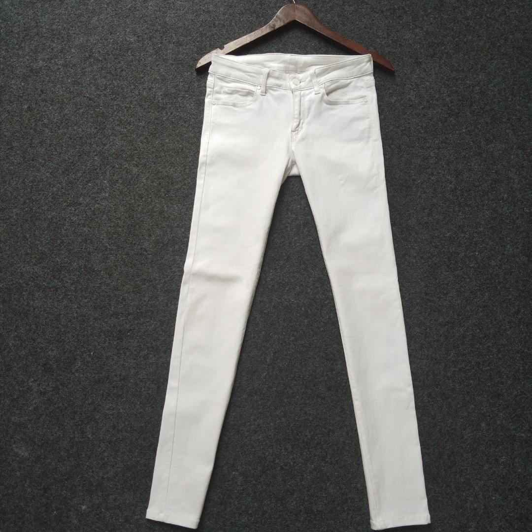 harga jeans uniqlo