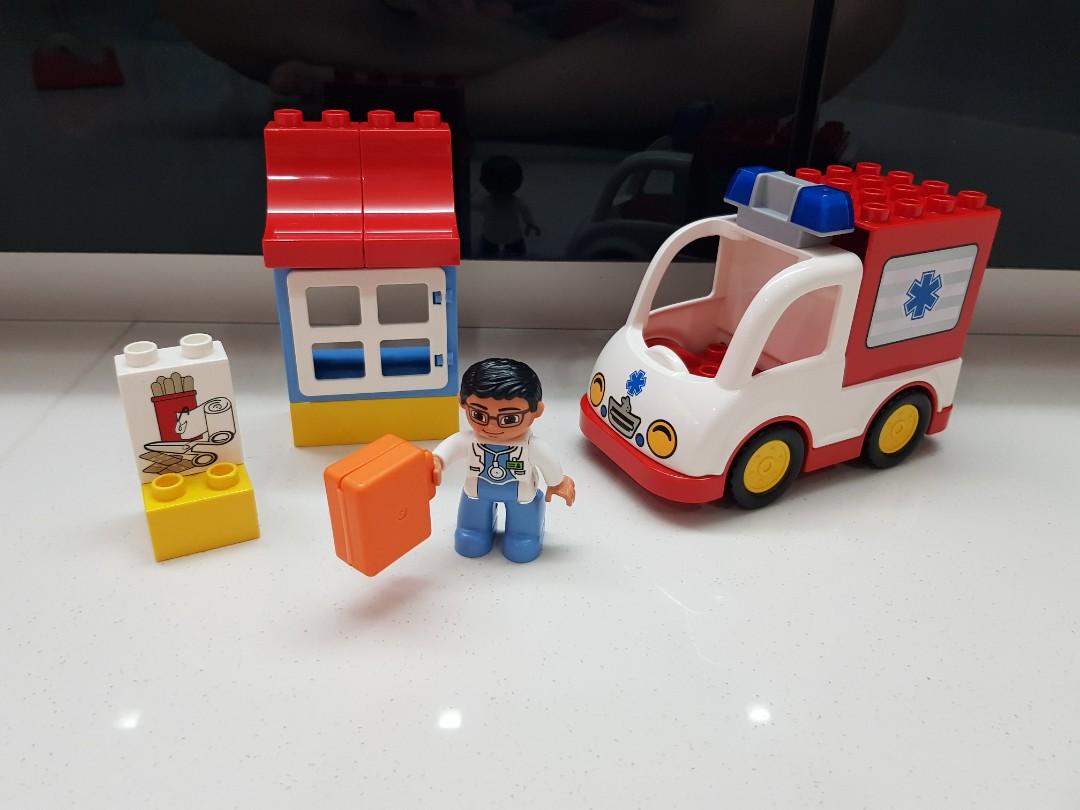 duplo ambulance set