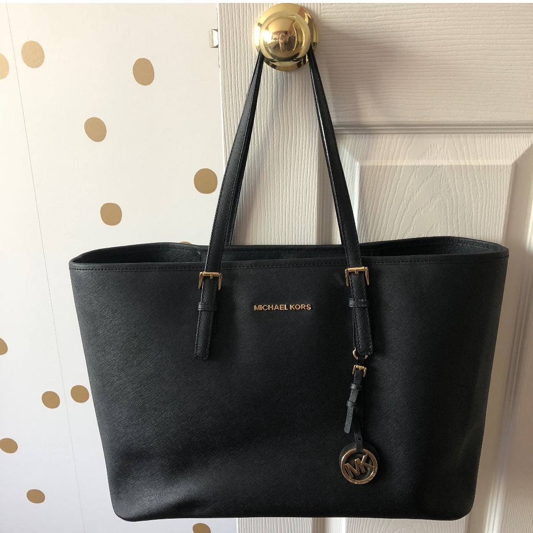Michael kors tote best sale with laptop pocket