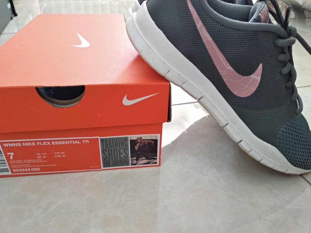 nike flex essential tr