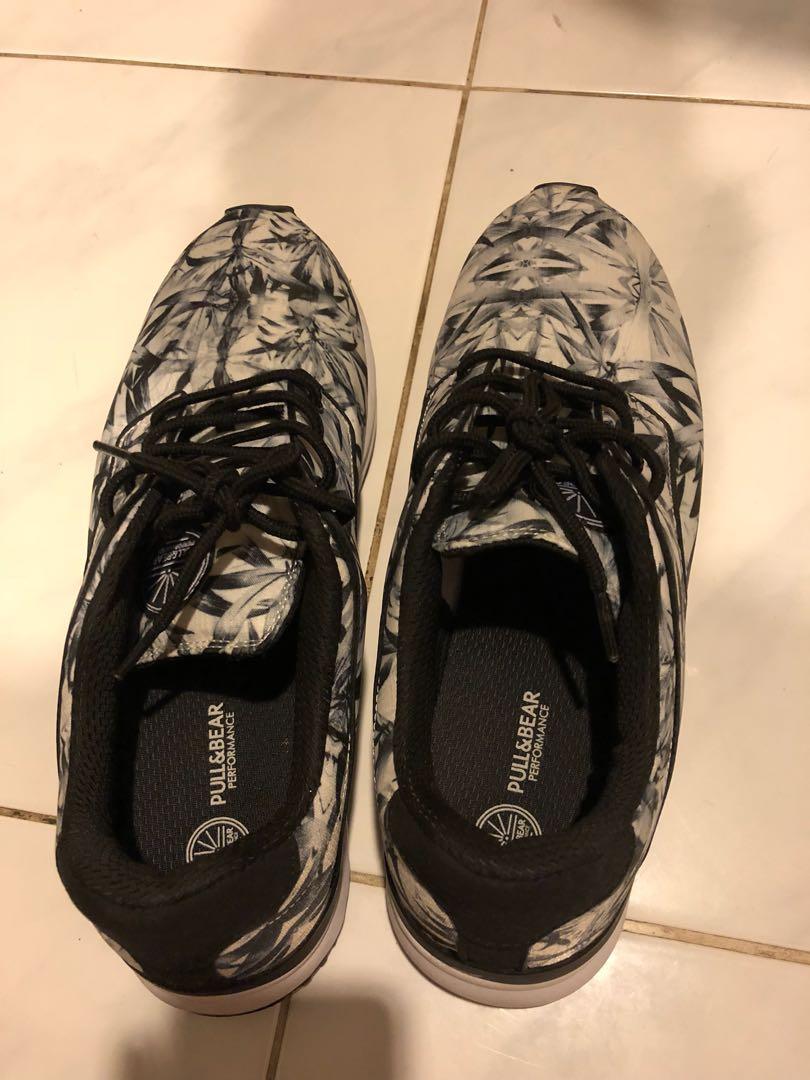 Pull and bear performance shoes store
