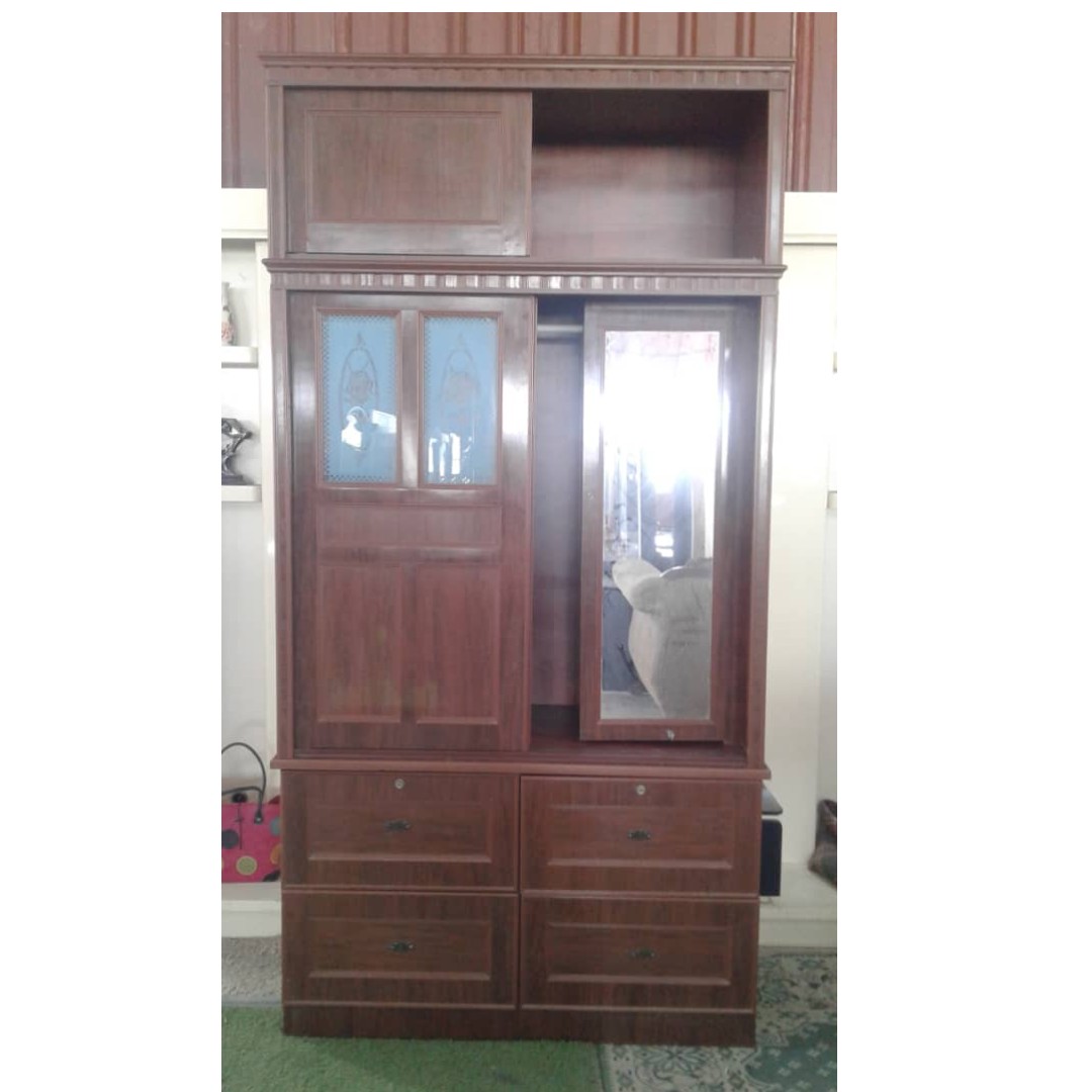 Almari baju store second hand