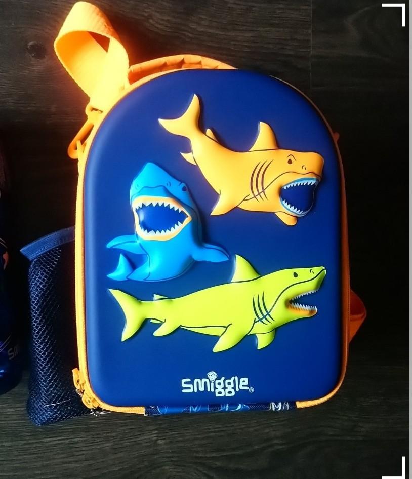 smiggle shark bag