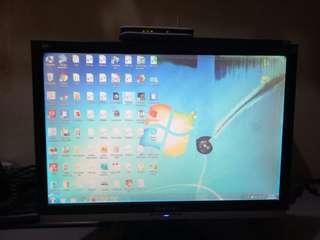 Desktop Monitor for sale u can see the issue of the screen in the pic