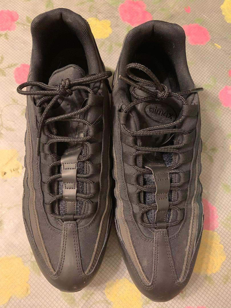 Nike 95 black gold hotsell