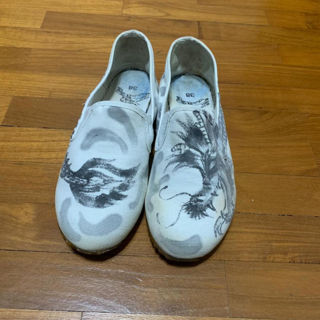 shoes dragon
