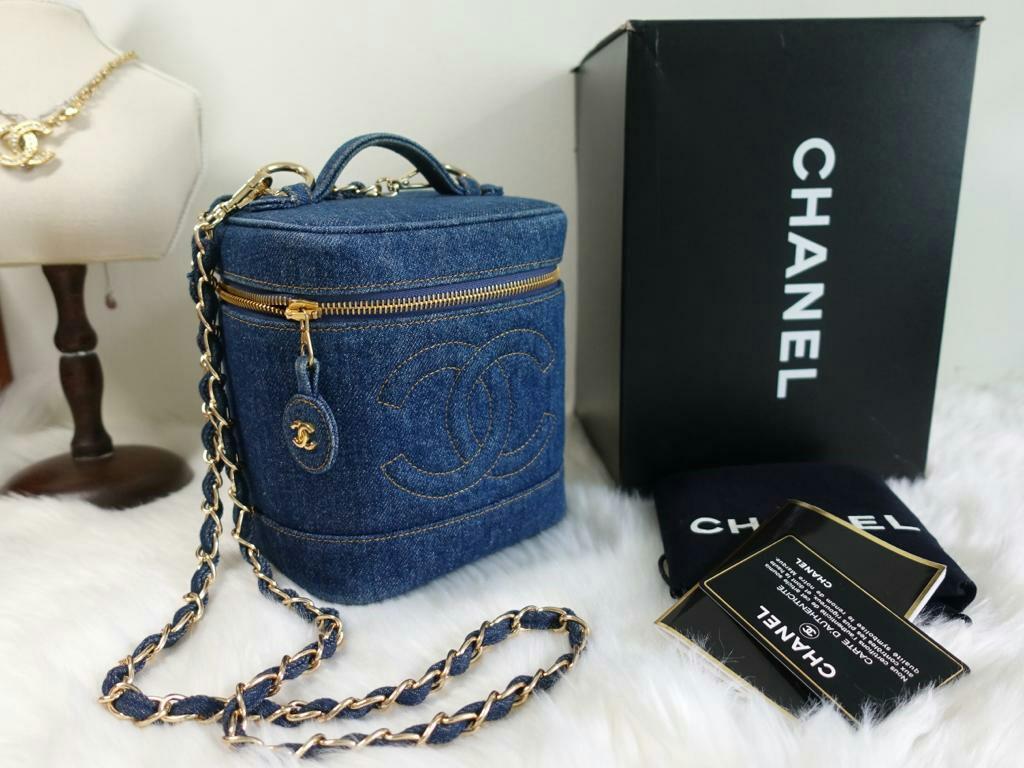CHANEL Caviar Quilted Medium CC Filigree Vanity Case Blue White Red 578004