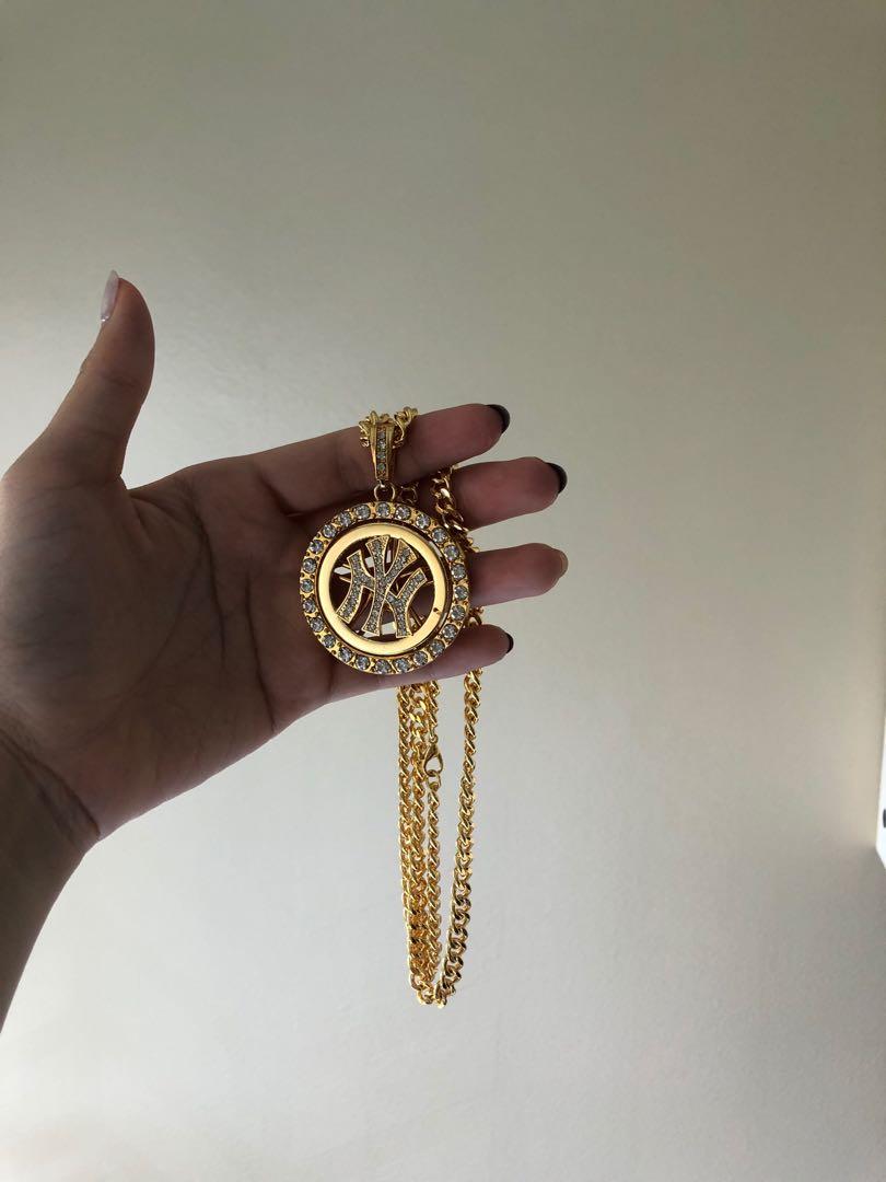 Gold chains (Category: Jewelry) located in Singapore. Submitted by gucciganggg (Listing ID 199459644, Image 2). Description: Worn once for a gate crash costume $5 each, bought at $12 each from Bugis.
